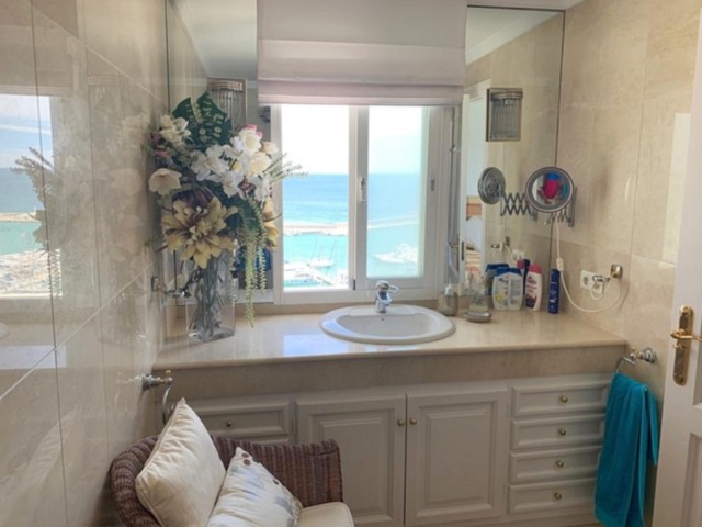 Penthouse avec 2 Chambres  à Estepona
