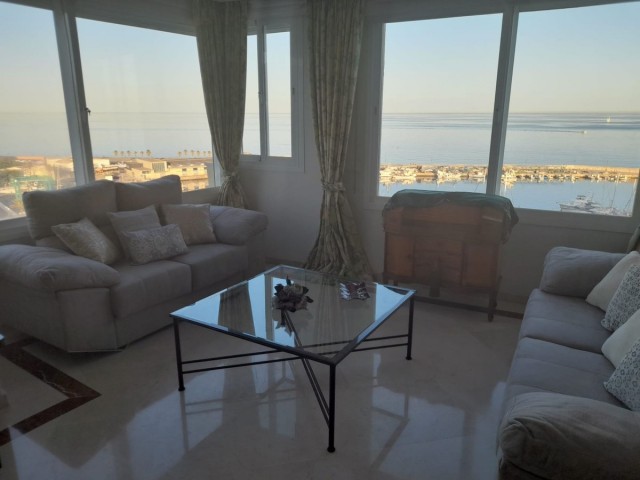 Penthouse avec 2 Chambres  à Estepona