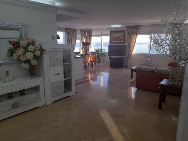 Penthouse avec 2 Chambres  à Estepona