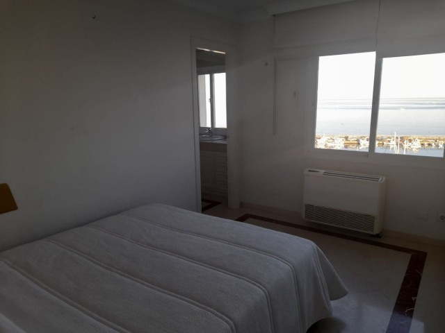 Penthouse avec 2 Chambres  à Estepona