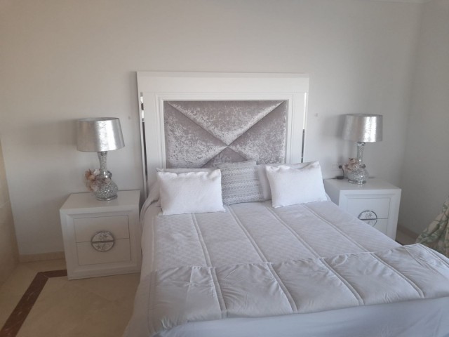 Penthouse avec 2 Chambres  à Estepona