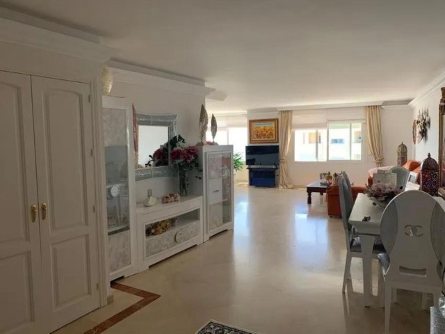 Penthouse avec 2 Chambres  à Estepona