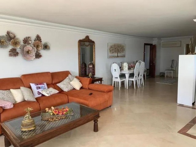 Penthouse avec 2 Chambres  à Estepona