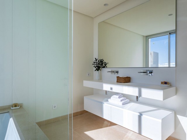 2 Bedrooms Apartment in Benahavís