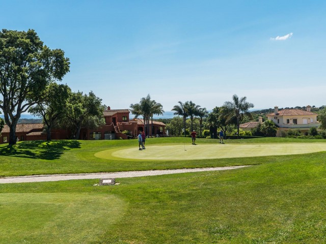 Penthouse avec 3 Chambres  à San Roque
