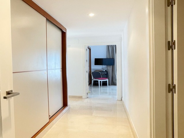 4 Schlafzimmer Apartment in Nueva Andalucía