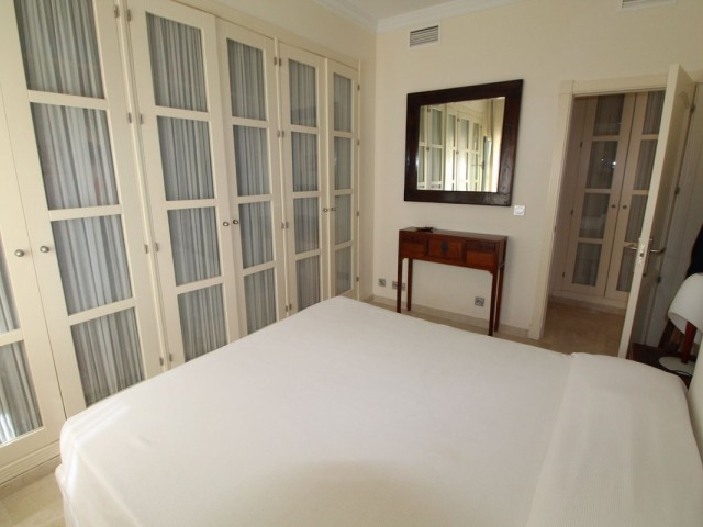Apartamento con 2 Dormitorios  en San Roque Club