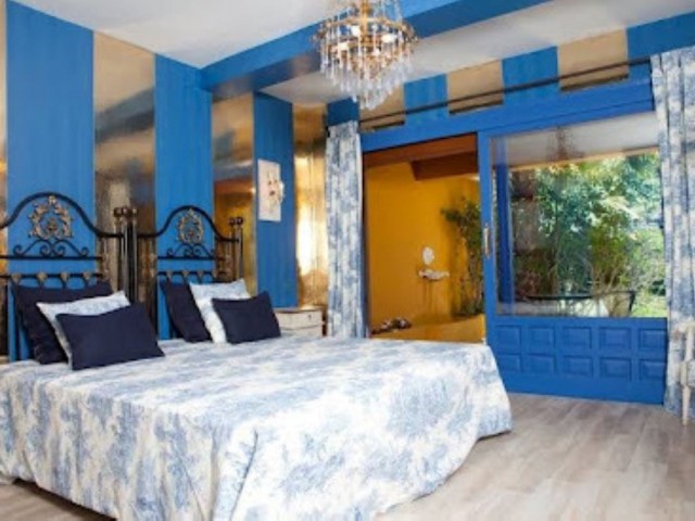 Comercial con 13 Dormitorios  en Marbella
