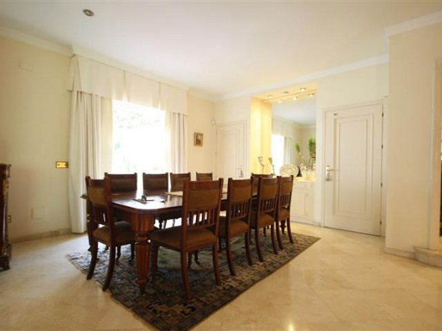 6 Sovrums Villa i Los Monteros