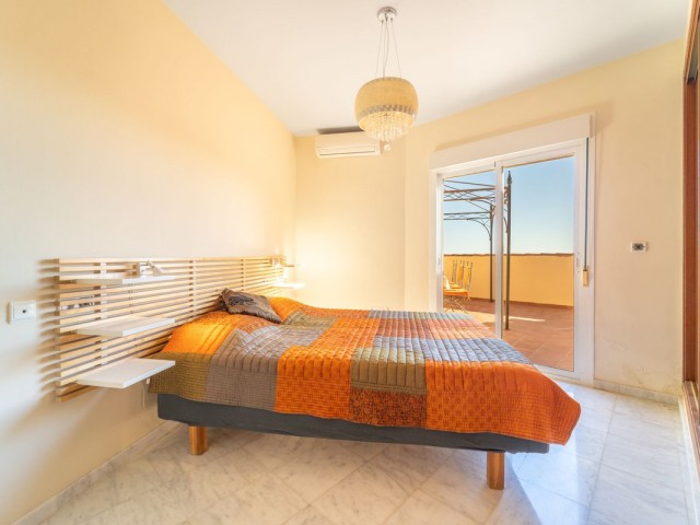 Adosado con 4 Dormitorios  en Fuengirola