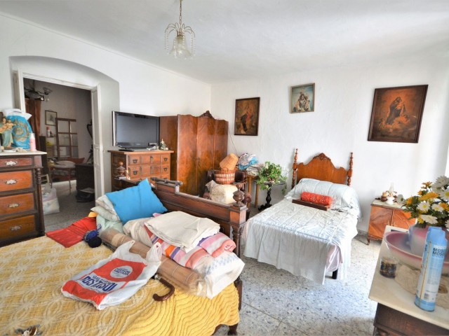 4 Bedrooms Villa in Marbella