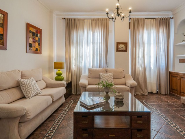 5 Bedrooms Villa in Serrato
