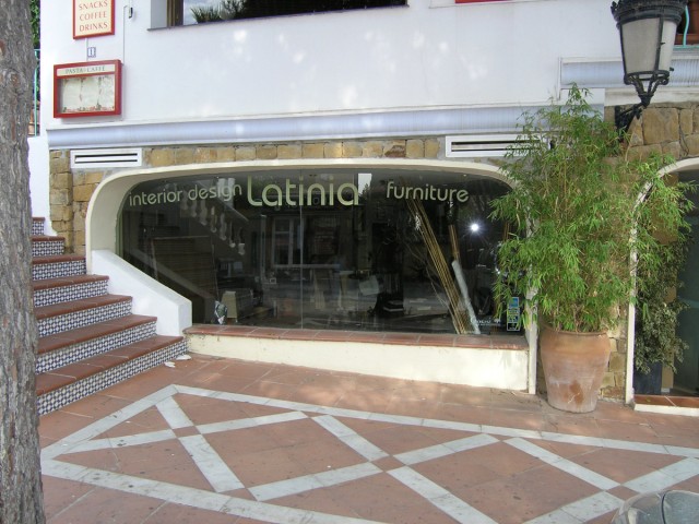 Commercial in Nueva Andalucía