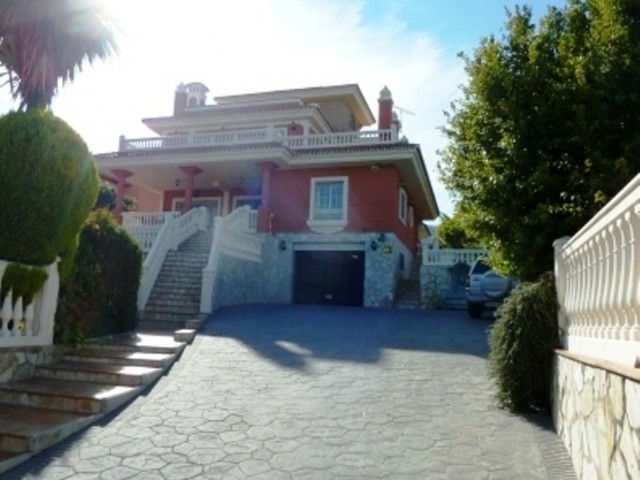 Villa, Alhaurín de la Torre, R3536257