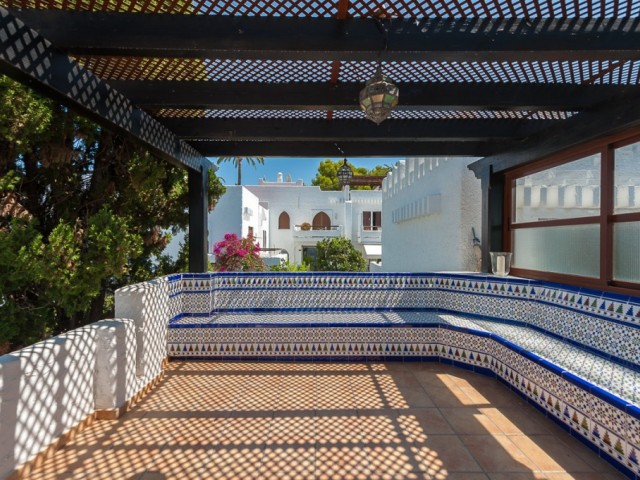 Maison mitoyenne avec 2 Chambres  à Nueva Andalucía