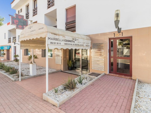 Commercial in Nueva Andalucía