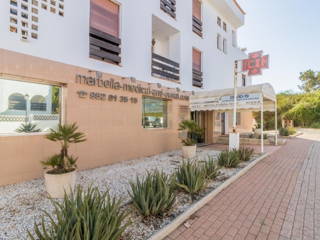 Commercial in Nueva Andalucía