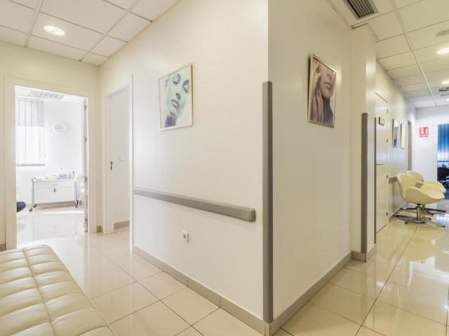 Commercial in Nueva Andalucía