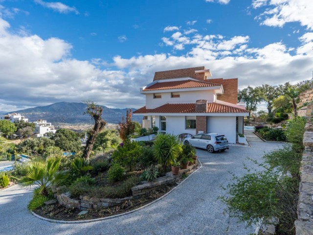 5 Slaapkamer Villa in La Mairena