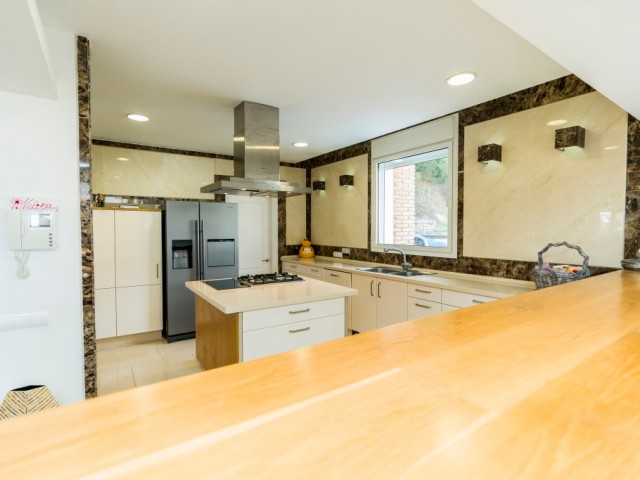 5 Slaapkamer Villa in La Mairena