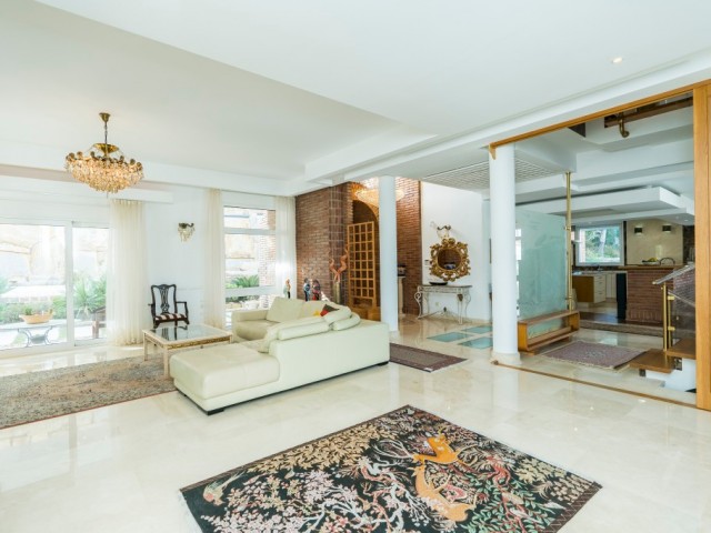 5 Slaapkamer Villa in La Mairena