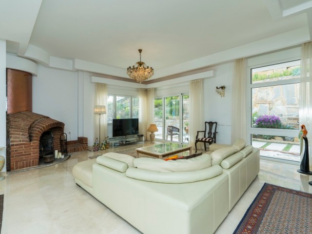5 Slaapkamer Villa in La Mairena