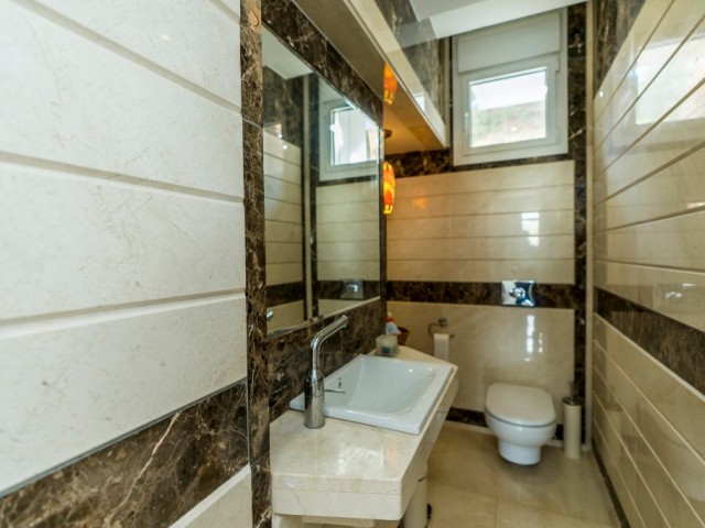5 Slaapkamer Villa in La Mairena