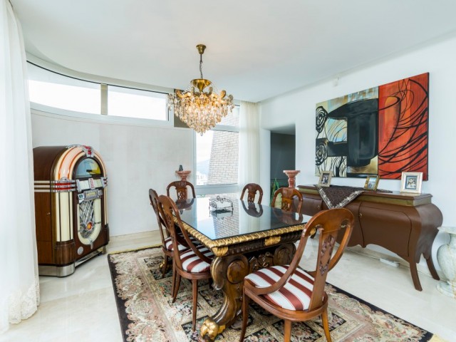 5 Bedrooms Villa in La Mairena