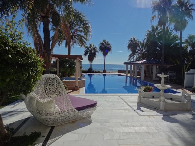5 Soveroms Villa i Estepona