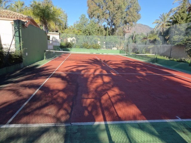 5 Soveroms Villa i Estepona
