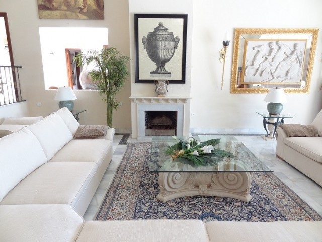 5 Soveroms Villa i Estepona