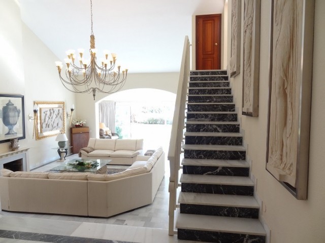 5 Soveroms Villa i Estepona