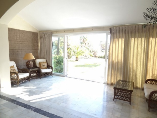 5 Soveroms Villa i Estepona