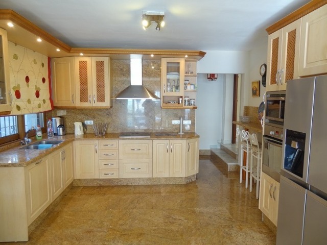5 Soveroms Villa i Estepona