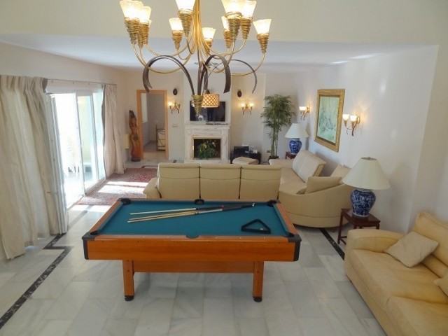 5 Soveroms Villa i Estepona
