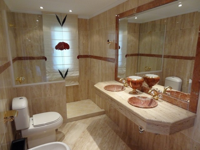 5 Soveroms Villa i Estepona
