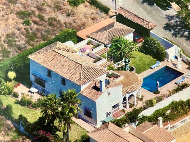 Villa avec 4 Chambres  à Estepona