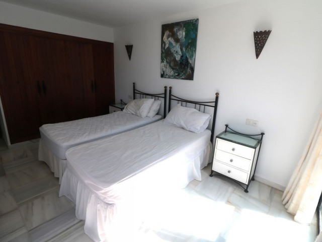 Villa con 3 Dormitorios  en Estepona