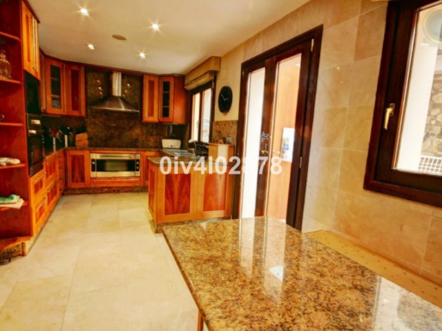 10 Soveroms Villa i Benalmadena Pueblo