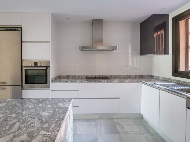 Apartment, Monte Halcones, R4437433