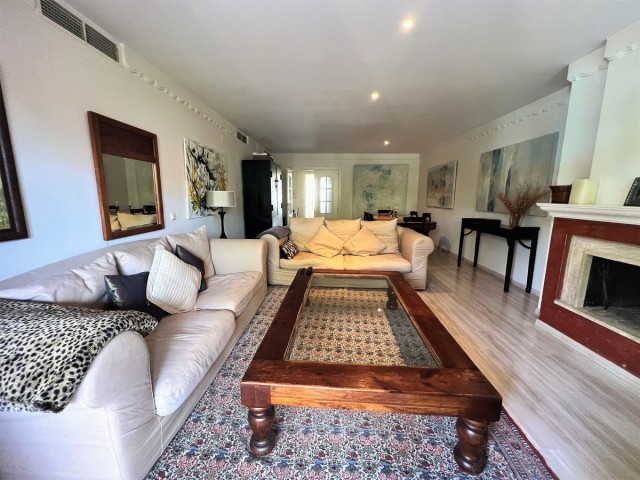 3 Bedrooms Apartment in Guadalmina Baja