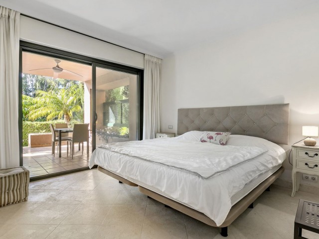 2 Bedrooms Apartment in Guadalmina Baja