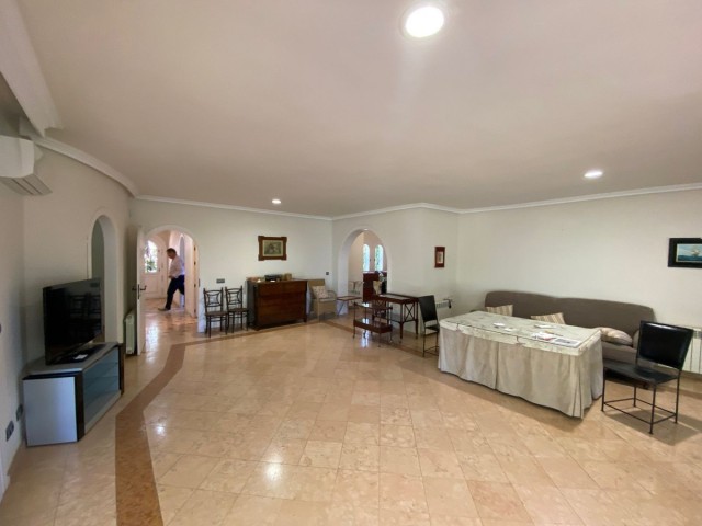 Villa avec 4 Chambres  à Nagüeles