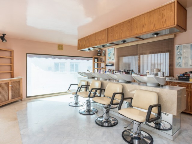 Comercial con 0 Dormitorios  en San Pedro de Alcántara