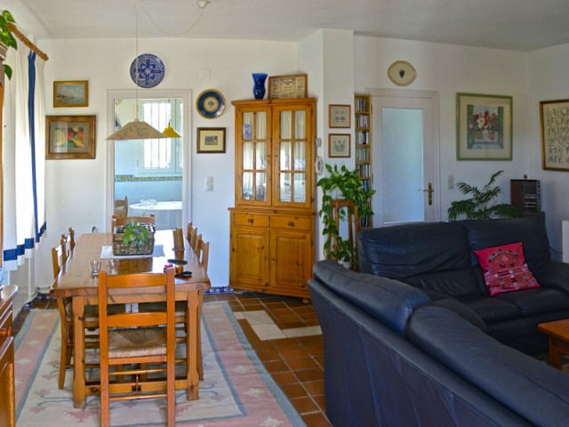 4 Bedrooms Villa in Elviria