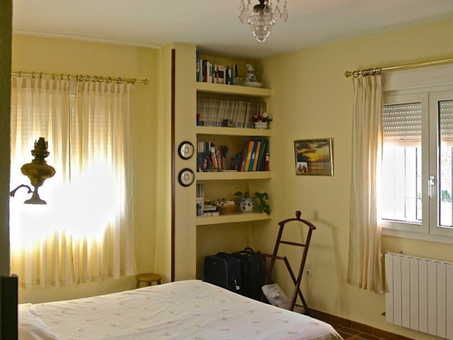 4 Bedrooms Villa in Elviria