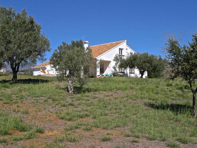 4 Bedrooms Villa in Elviria