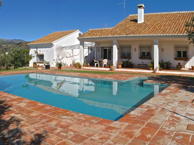 4 Bedrooms Villa in Elviria