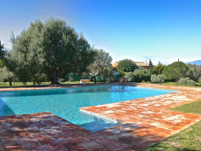 4 Bedrooms Villa in Elviria