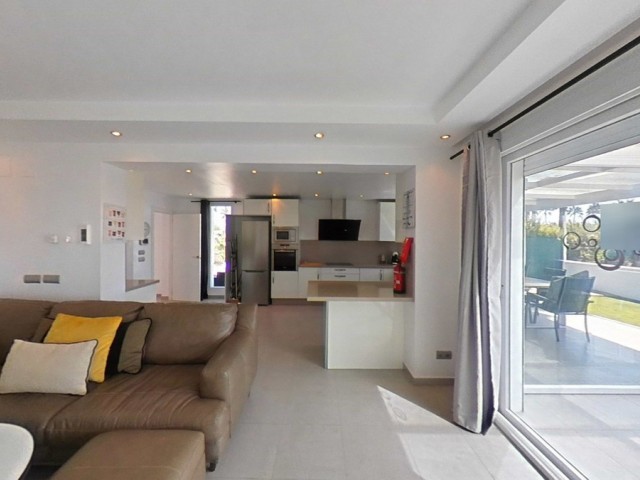 3 Soveroms Villa i New Golden Mile